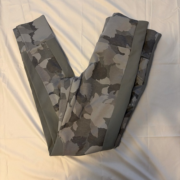 Athleta Essex Camo Hybrid Tight, Cobblestone Grey Heather SIZE S #353771 N0325 - Picture 2 of 8